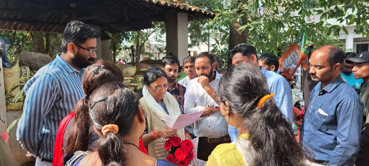 आज छ.ग नवीन व्यावसायिक प्रशिक्षक संघ के साथियों द्वारा कोंडागांव विधानसभा के विधायक एवं भाजपा की राष्ट्रीय उपाध्यक्ष मान. सुश्री <a href="/LataUsendi/">Lata Usendi</a>  जी को शिक्षा विभाग में समायोजित करने के लिए ज्ञापन सौंपा गया ।
<a href="/vishnudsai/">Vishnu Deo Sai</a> <a href="/drramansingh/">Dr Raman Singh</a> <a href="/OfficeofArunSao/">Office Of Arun Sao</a> <a href="/vijaysharmacg/">Vijay sharma</a> <a href="/brijmohan_ag/">Brijmohan Agrawal</a>