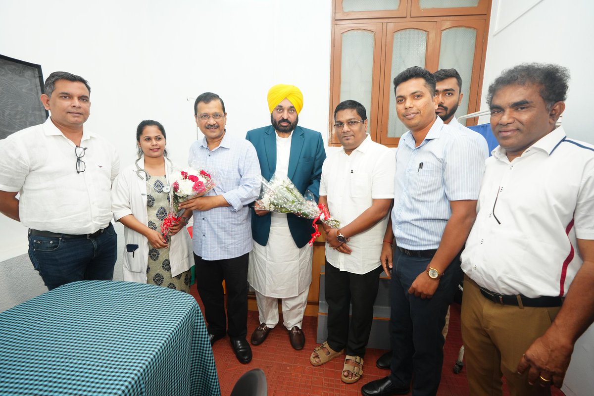AamAadmiParty's tweet photo. CM @ArvindKejriwal & CM @BhagwantMann at a Mohalla Clinic setup by Benaulim's AAP MLA @VenzyViegas.
With reforms around health and education, each AAP MLA leads the change that we want to bring.
#KejriwalInGoa https://t.co/T9aGkADmPX