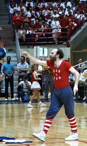DOUGINTUCSON's tweet photo. I know it's a busy time in the @AZATHLETICS
Department these days, but I sure hope a fitting @ArizonaMBB halftime tribute to the Ooh Aah Man can still be pulled together this season.
McKale Center will never be the same without him!
Please repost if you agree. More pix below. https://t.co/n7W3XdSQfX