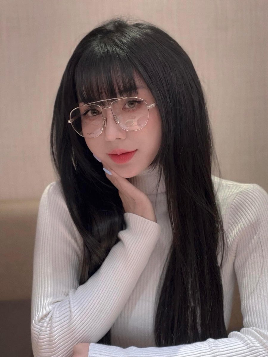 Kimna225's tweet photo. Mục tiêu 2024: 12 tháng có 12 người yêu 🧏🏻‍♀️ https://t.co/ne60Xe1egd
