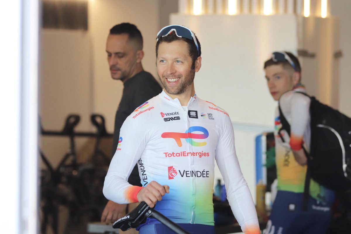 Julien Simon (@juliensimon85) on Twitter photo C’est avec beaucoup d’émotions que je débuterai demain ma 17ème et dernière saison dans le peloton professionnel. Très motivé pour réaliser de belles choses avec le <a href="/TeamTotalEnrg/">Team TotalEnergies</a> 👊🏻 C’est avec beaucoup d’émotions que je débuterai demain ma 17ème et dernière saison dans le peloton professionnel. Très motivé pour réaliser de belles choses avec le <a href="/TeamTotalEnrg/">Team TotalEnergies</a> 👊🏻