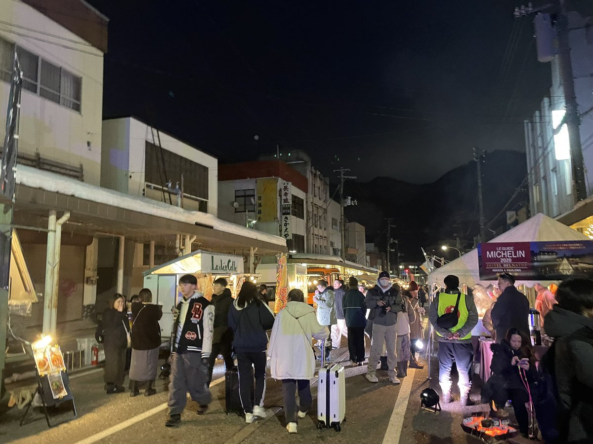 湯沢ナイトマルシェ！！
雪も降っておらず、寒さも気にならない！

みなさんぜひ！
#ゆざわマルシェ