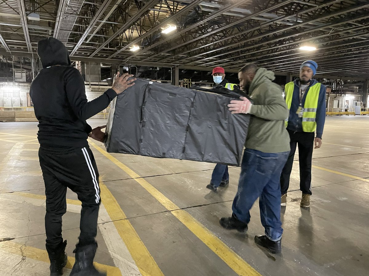 PHL Night safety  team was in feeder unload showing our employees how to team lift safely!! Thank you for making safety a priority!! <a href="/RaymondChew95/">Ray Chew</a> <a href="/BobKee6/">Bob Kee</a> <a href="/LynellFoxworth1/">Lynell Foxworth-Pearsall</a> <a href="/ranastasiaUPS/">Robert Anastasia</a>
