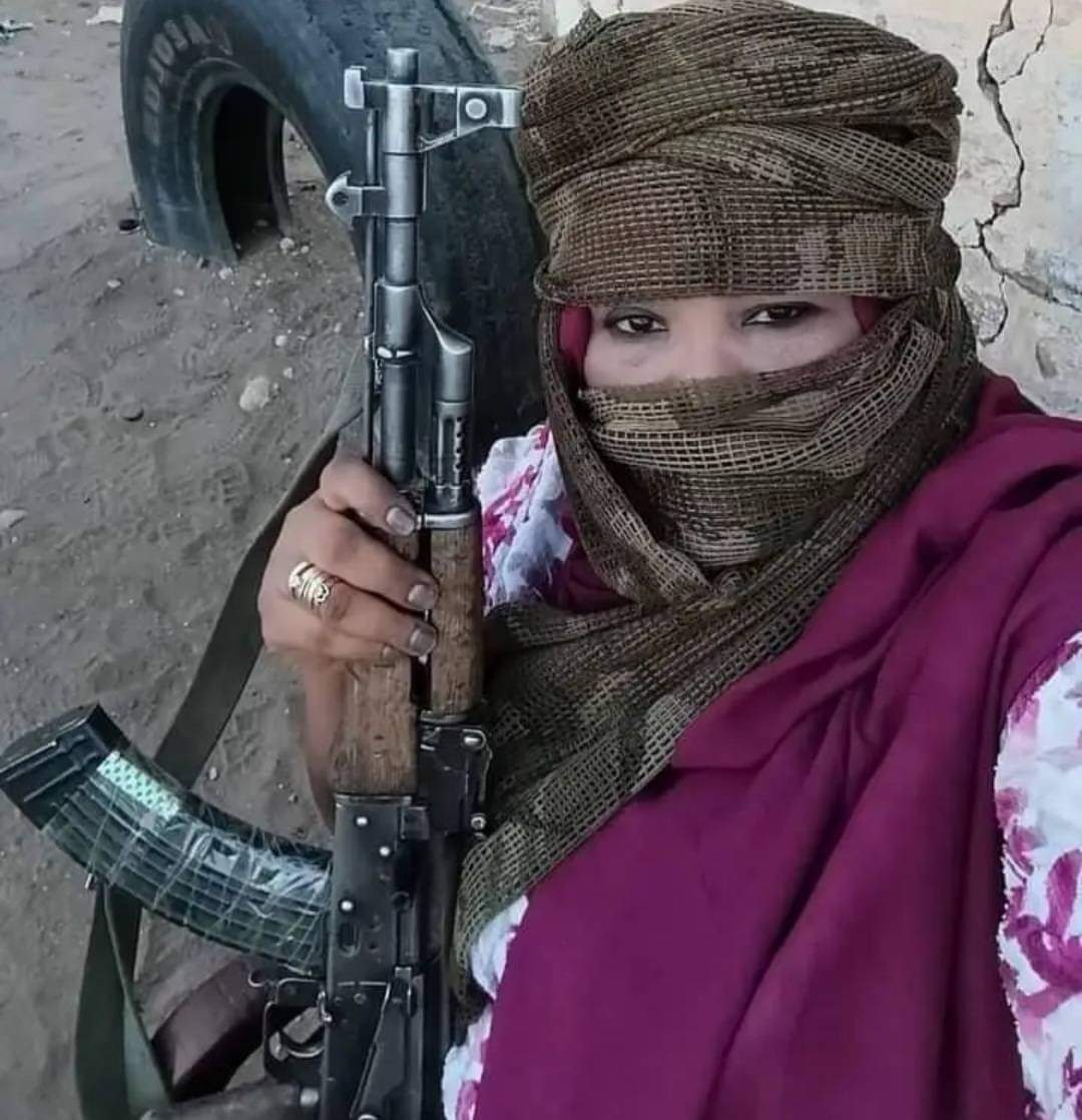 yasin123ah's tweet photo. دي نقيب دعم سريع إسمها إجلال جودة سليمان ساكنه الازهري مربع 24 شمال المسجد مباشر دي وصفت بيوت جميع العساكر من ضباط وضباط صف وجنود وهي حبيبت الجنجويدي علي ��رق الله السافنا وهو الان قاعد معاه في بيتها في الازهري وهي الان دايره تطلع تهرب ��ن الخرطوم احتمال تطلع بي النيل الأبيض كوستي واحتمال كبير تهرب بي اتجاه كسلا عطبرة ماشه مصر تهريب الرجاء نشر الصوره وجميع المعلومات للارتكازات ،،
وشكرانيين ،،
#زعط_بس 
#المقاومه_الشعبية_المسلحة 
#جيش_واحد_شعب_واحد