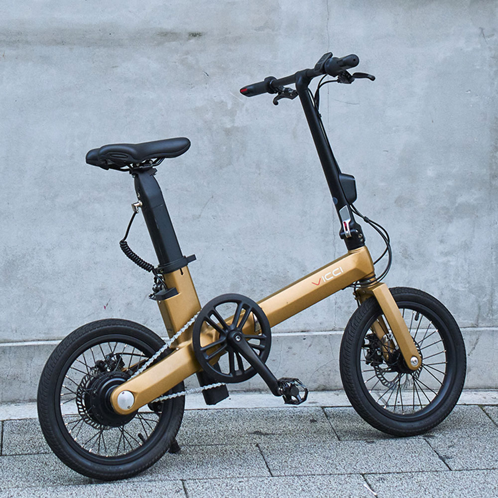 斬新なデザイン性と、誰でも簡単に約10秒程で折り畳める利便性が話題のeBike「VICCI」。

折り畳み後はとてもコンパクトなので、玄関や室内のデスク下などにも楽々収納ができ、車への積載時にもおすすめです。

VICCIについて詳しくはこちら
akibo.co.jp/vicci/

#VICCI #自転車 #ミニベロ #ebike