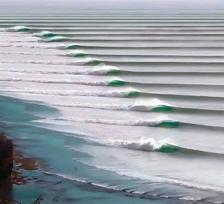 Mr Commonsense (@fopminui) on Twitter photo <a href="/historyinmemes/">Historic Vids</a> FABULOUS!
This wave is called Chicama, it appears at a single point on the Peruvian coast and is the only wave in the world that is protected by law. Nothing can be built within a radius of two kilometers from this place so as not to affect its natural formation. <a href="/historyinmemes/">Historic Vids</a> FABULOUS!
This wave is called Chicama, it appears at a single point on the Peruvian coast and is the only wave in the world that is protected by law. Nothing can be built within a radius of two kilometers from this place so as not to affect its natural formation.