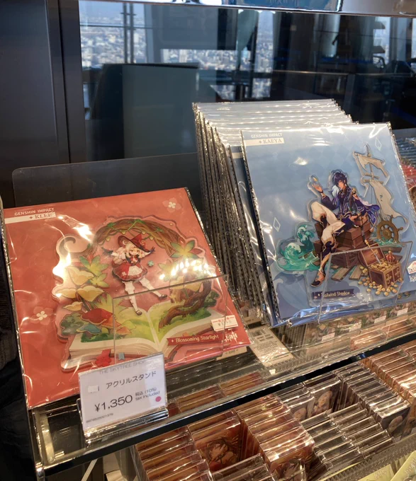 スカイツリーはラムネ缶がめちゃめちゃ売ってましたあとグッズ売り場には売れ残りひ…ゲフンゲフン!!過去のグッズも少し売ってましたよ! 