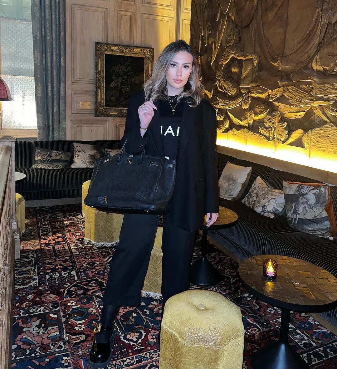 Happy Friday ❤️🥳 #lafayettes #paris #nightout #girlsnight #ootd #ootdfashion #allblack #hermes #birkin #dailylook #instadaily #dailyinspo #instadaily #instafashion #fashionstyle #fashionblogger