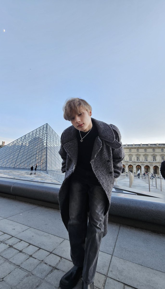 starfess's tweet photo. GUYS LIAT PESONA COWOK BULE A.K.A HUENINGKAI TXT HSHSHS GILA GANTENG BGT 😭😭😭😭😭 -star
https://t.co/5dOPDj1W0U