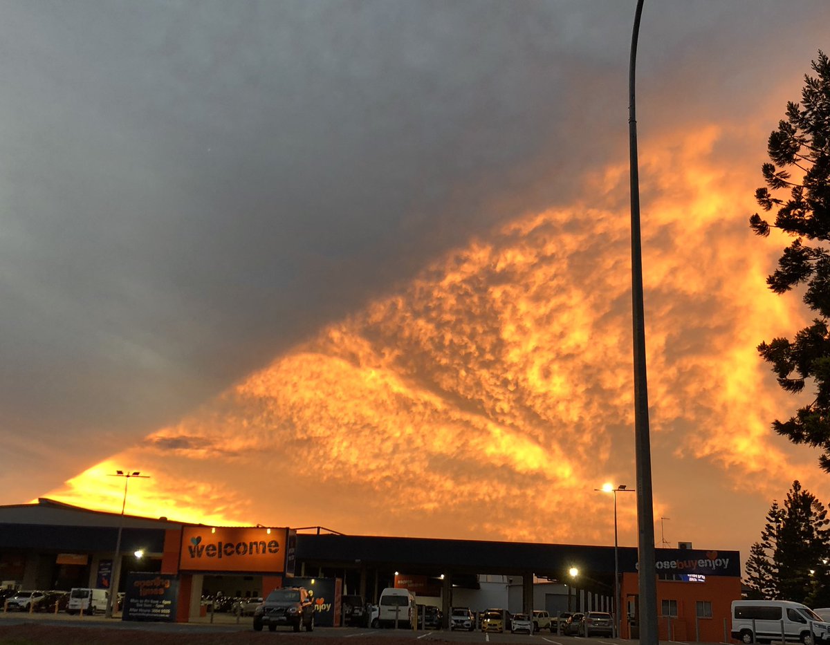 WOW this was my view just then from Salisbury of one of the most spectacular sunsets I've seen in ages!

The storms to the SW cast a stunningly sharp shadow onto the underside of the high cloud