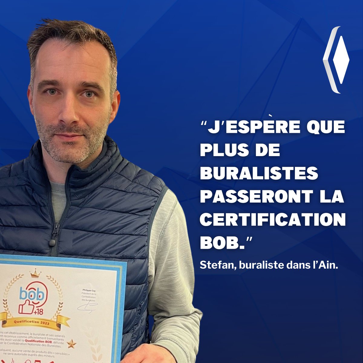 🔞 Stefan, #buraliste de Bourg-en-Bresse qui, après avoir suivi la formation #BOB a obtenu son diplôme et affiché fièrement les autocollants dans son établissement. 

Retrouvez le témoignage de Stefan dans le nouveau numéro du Losange 🗞️