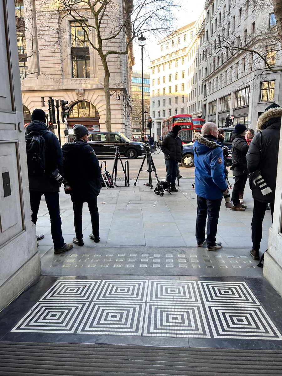 I’m just trying to live a normal life. #paparazzi #fameatlast