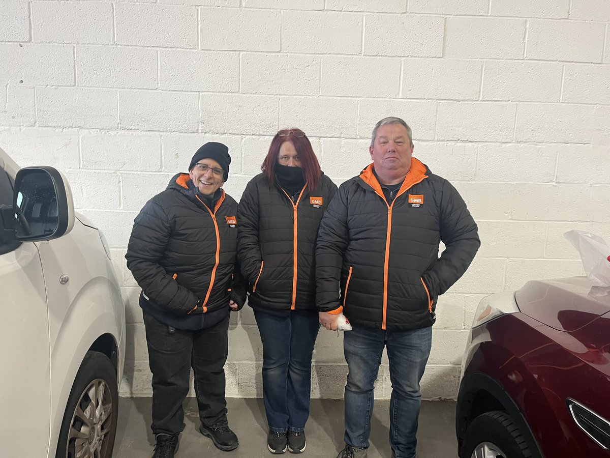 Another cold morning -5 in west Drayton, 3 delightful Gmb workplace reps for Evri couriers in there new coats promoting and recruiting @GMBLondonRegion 
#makeworkbetter
#membersfirst