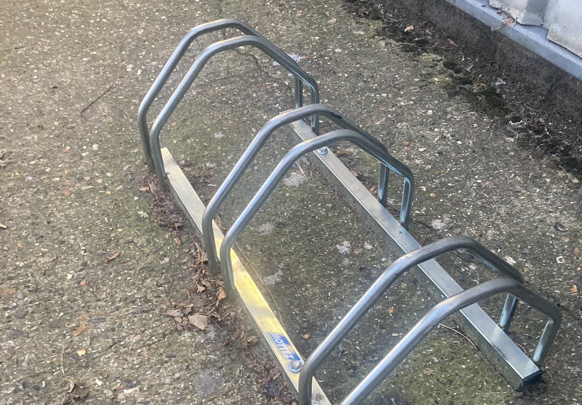 'Behold, the UK's largest bike retailer... you really are spoiling us': Customers unimpressed by 'wheel-bender' bike racks at major Halfords store road.cc/306271 #cycling