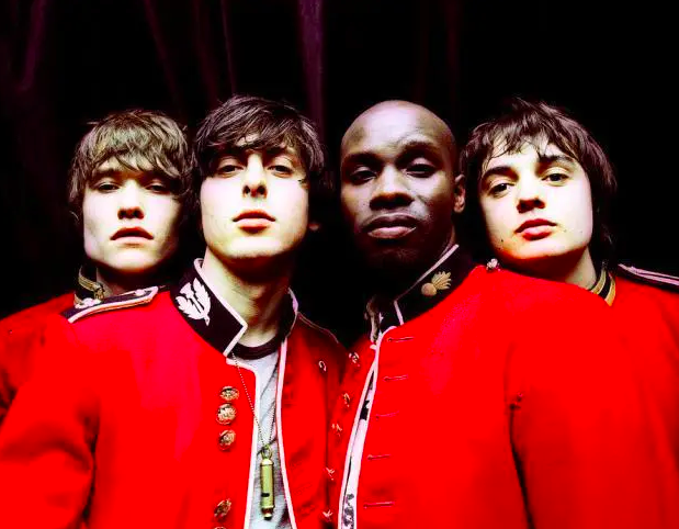 .@libertines share new single 'Shiver' - an aptly title slick of raucous indie... The video follows the funeral of a pearl king in Margate - clashmusic.com/news/the-liber…