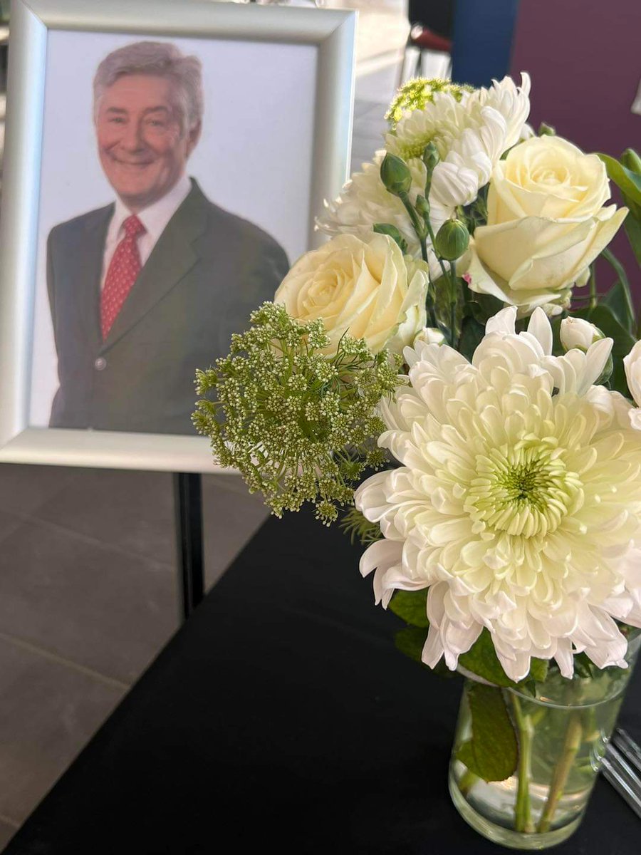 A book of condolence for Sir Tony Lloyd MP has been opened by @RochdaleCouncil in Number One Riverside. Please join us in sharing your messages and memories of Tony.