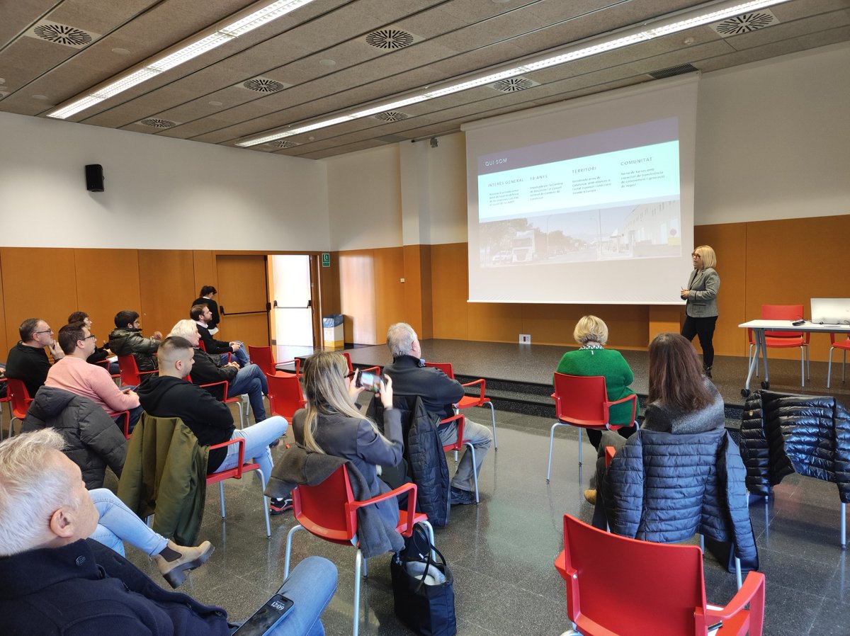 Realitzem la primera jornada de treball presentant el projecte #APEU a les empreses dels #PAE de #VilanovadelCamí acompanyats de <a href="/ajvilanovacami/">Ajuntament Vilanova del Camí</a> <a href="/JordiBaron/">Baron Jordi</a> <a href="/upiccambra/">upiccambra</a>
