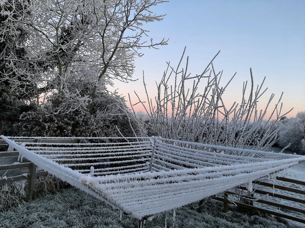 bernie_namee's tweet photo. Day 19/100 #daysofwalking a beautiful morning ๐ถโโ๏ธ๐โ a good day for a White wash๐ฅถ https://t.co/rrrby2juVy
