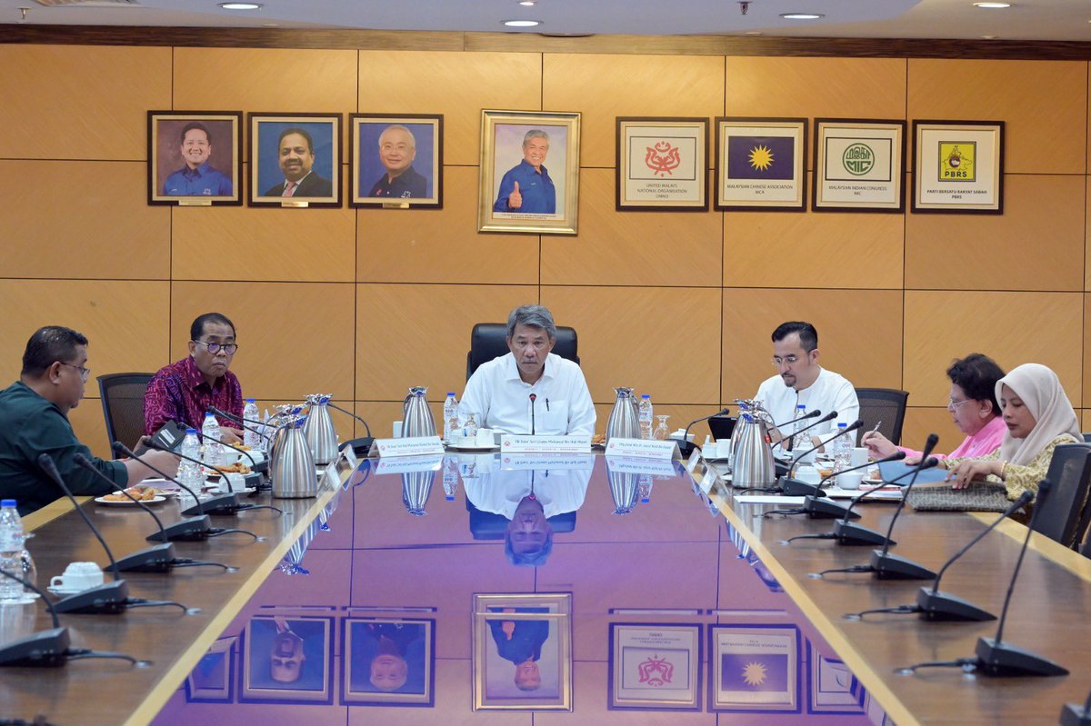 tokmatn9's tweet image. Mempengerusikan mesyuarat bulanan Jawatan Kuasa Pengurusan #UMNO Malaysia di PWTC

#UMNO 
#BersatuBersetiaBerkhidmat