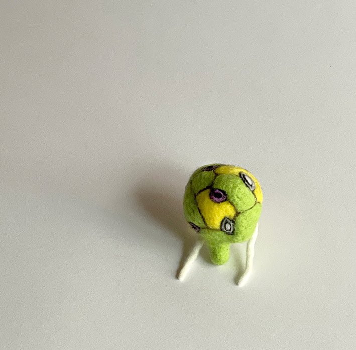 uribouya2008's tweet photo. 沼でとれる「こわいけどおいしい」もの。
どうやらモチッとしているらしい。
ヒモみたいなところは噛んでペッとしたほうがいいらしい。
#羊毛フェルト #うりぼうや #ちいかわ #こわいけどおいしい #紐みたいなトコ噛んでペッてした方がいいよ #ホヤではない https://t.co/wPDW7ojuM6