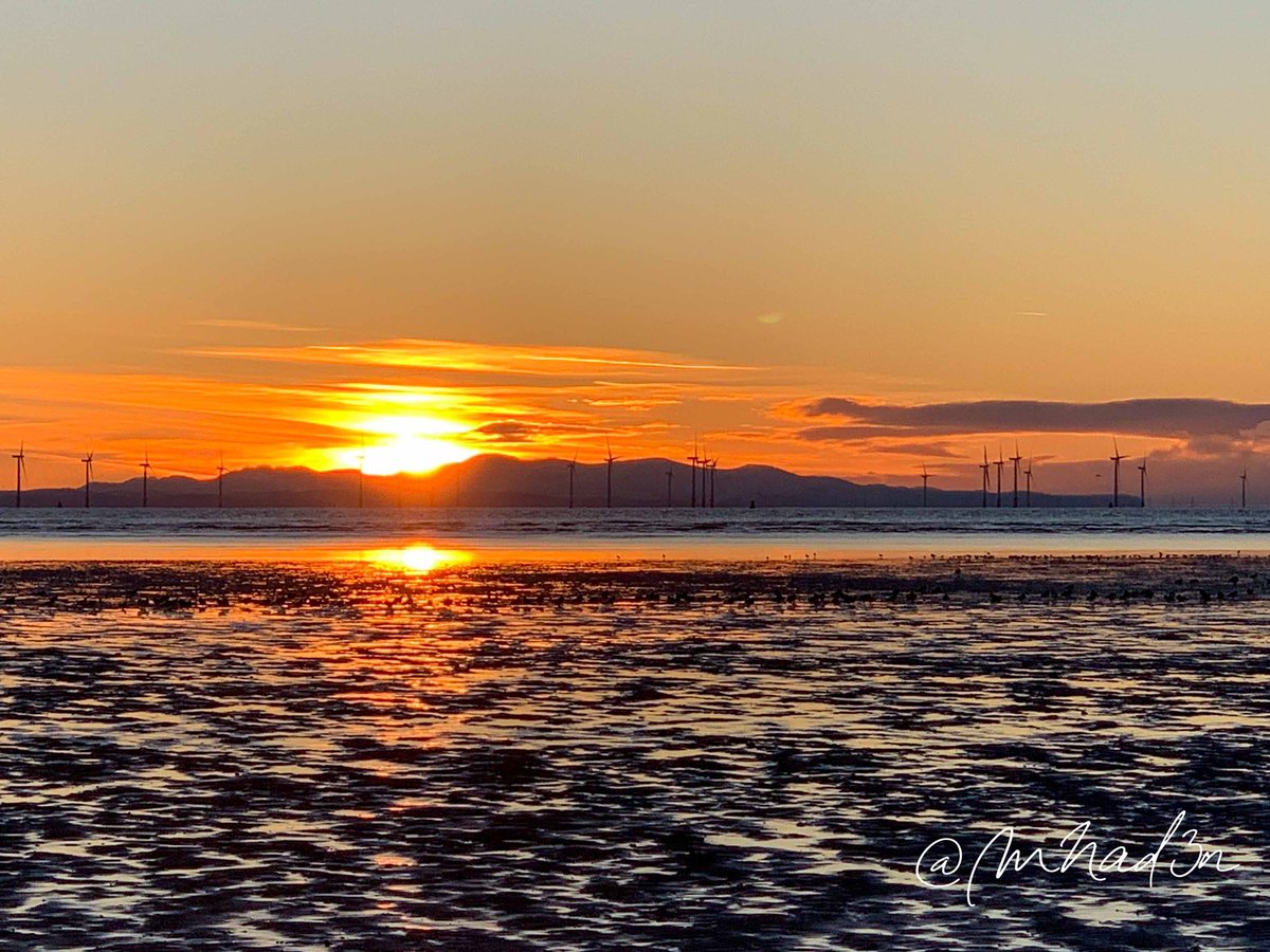 MikeNaden's tweet photo. @seftoncouncil Sunsets from Formby beach https://t.co/Isbkv7XGhT