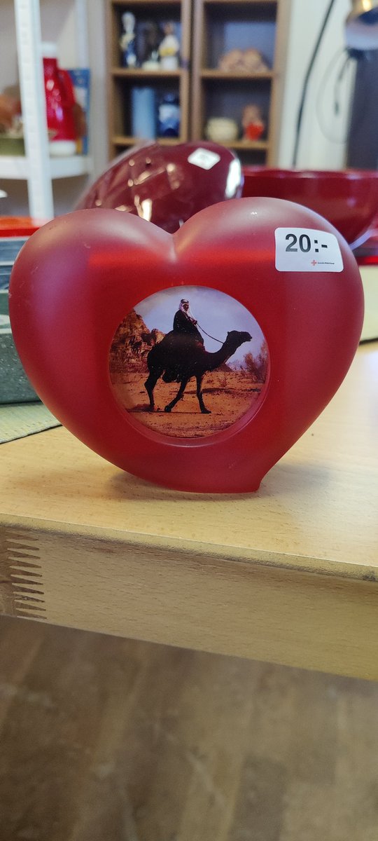 3picboss's tweet photo. denna tavlan på second hand https://t.co/A9jCZ8cfaq