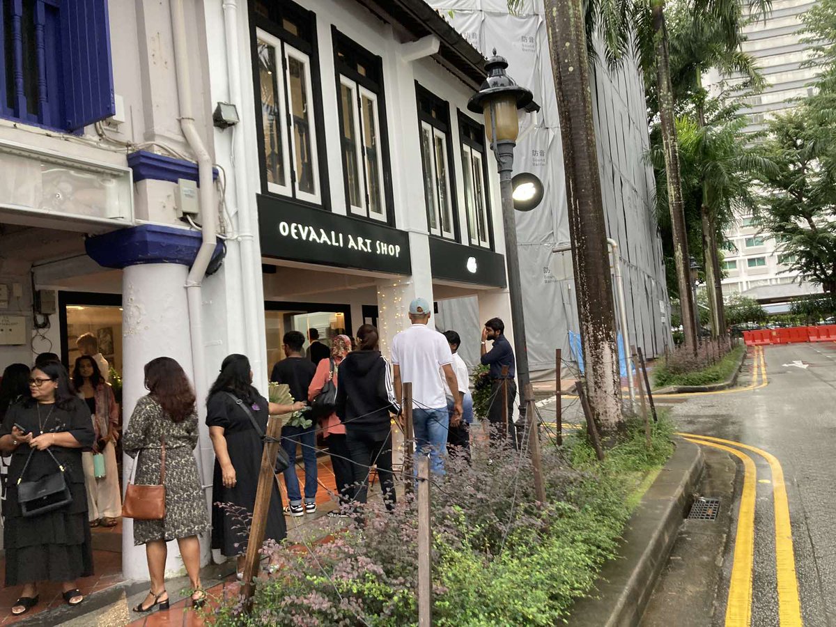 RiyazMansoor's tweet image. Congratulations to @OevaaliArtShop on going international, on your first international opening in @Singapore.
Creative young artists, creative young entrepreneurs, leading from the front, taking #Maldives global.