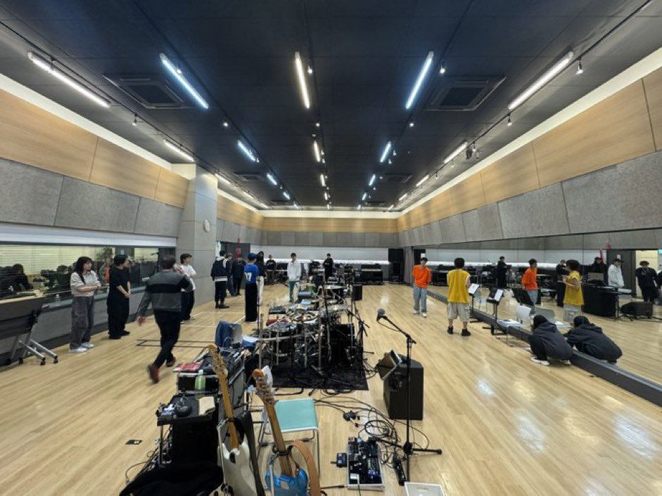 SkyPeace Tour 2024 -Fever Time-

■仙台サンプラザホール（宮城県） 　2024年1月21日（日） 【OPEN】17:00【START】18:00

1人分のチケット譲れます。
定価でお譲り可能です‼️
誰でも気軽にお声掛けください！

詳細はDMにてご連絡致します。