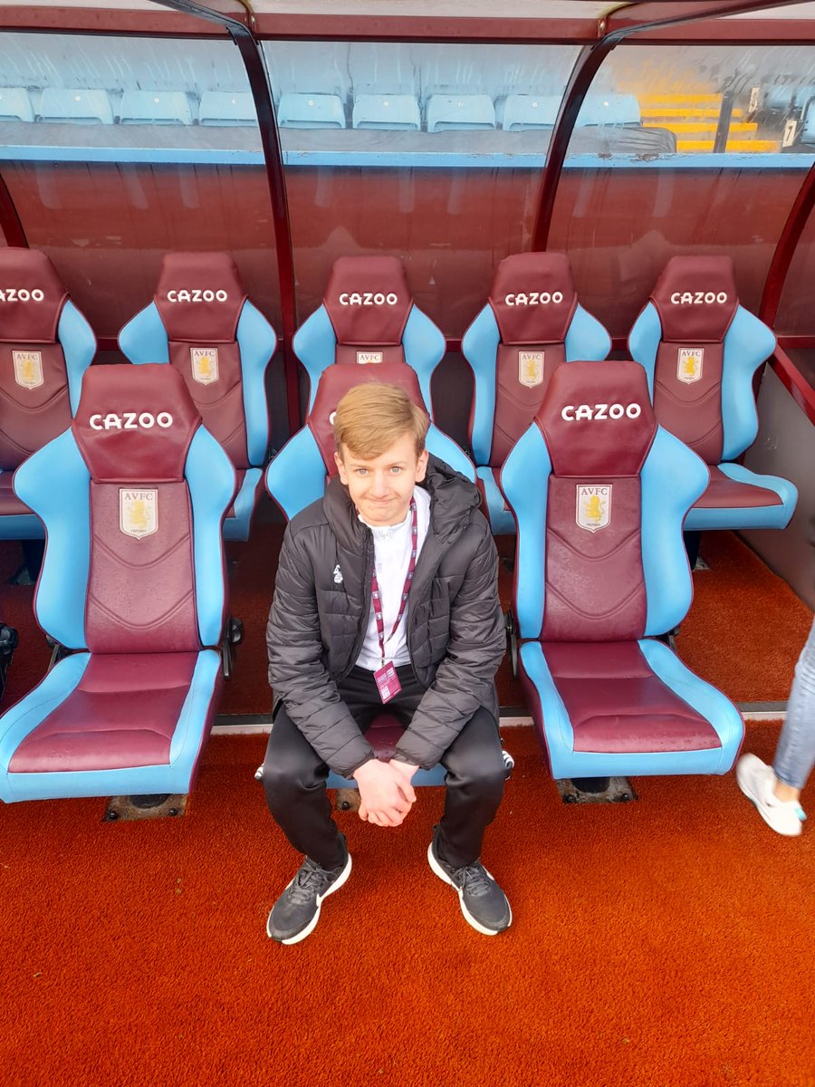 Happy 18th birthday to our son Jack.
Have the best day 🎊🎁

Any chance of a message please
<a href="/jmcginn7/">John McGinn</a> <a href="/IanTaylor7/">Ian Taylor(Only one😁)</a> <a href="/brianlittle912/">Brian Little</a> <a href="/TyroneMings/">Tyrone Mings</a> @emimartinezz1 <a href="/EM10Buendia/">Emiliano Buendia</a> <a href="/mattycash622/">Matty Cash</a> <a href="/EzriKonsa/">Ezri Konsa</a> <a href="/leonbailey/">Leon Bailey ✞</a> <a href="/TheRealBozza/">Mark Bosnich</a> <a href="/AVFCOfficial/">Aston Villa</a> 
Would really make his day.

#UTV #AVFC