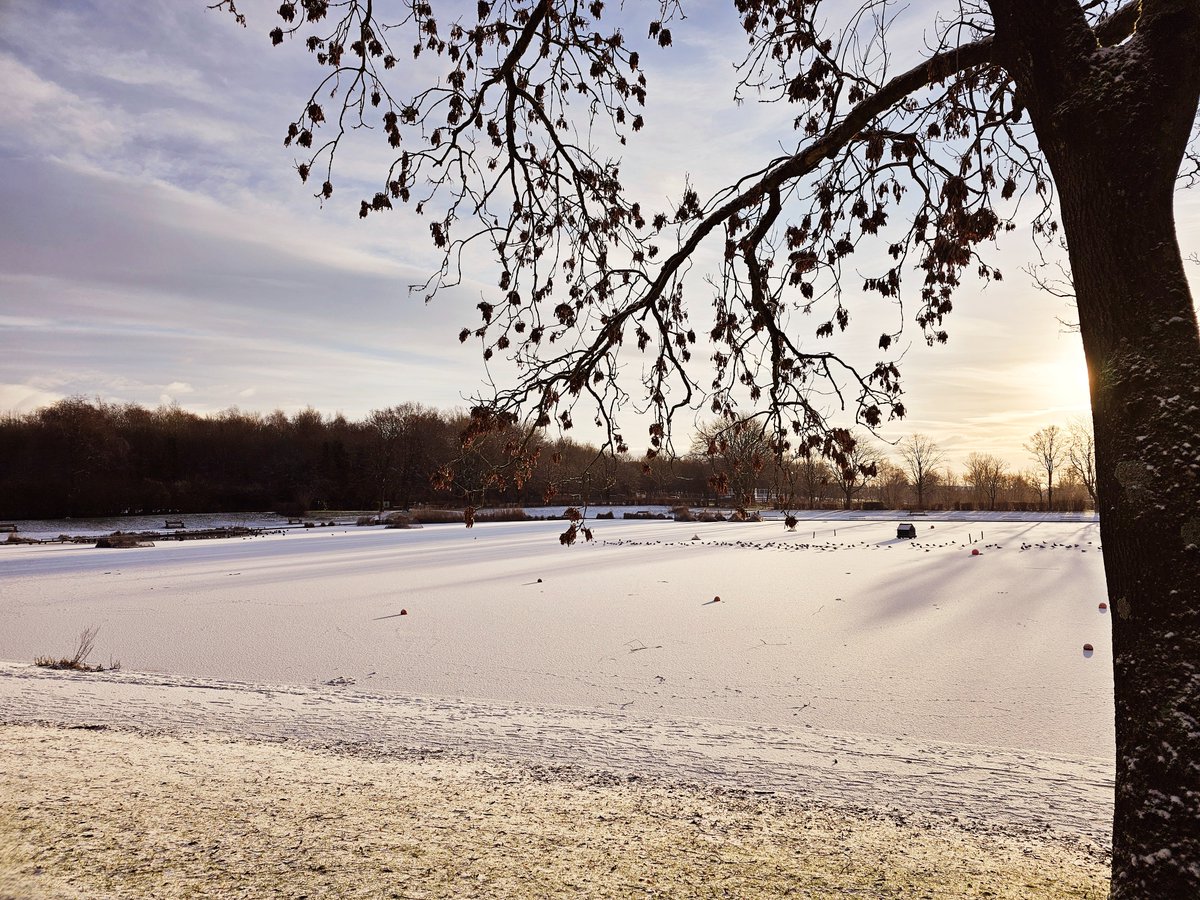 AgeUKBury's tweet photo. Outside the Jubilee Centre, there has been a fresh fall of snow ❄️, which is now covering the un-melted ice 🧊 . This makes walking very difficult. Please take extra care if you are visiting us today. 

The Tai-Chi and Line Dancing classes are running as normal. https://t.co/skR3hQYd21