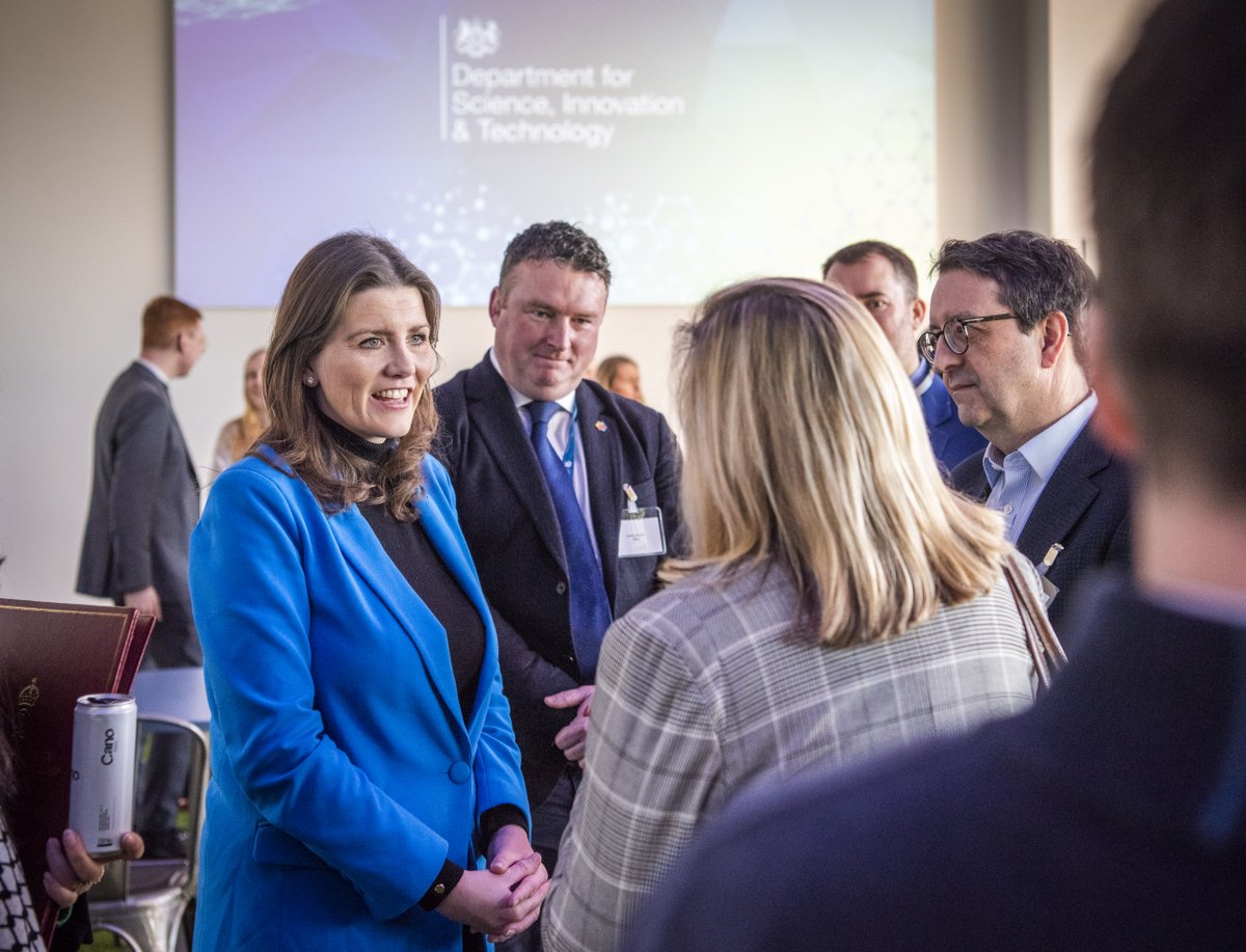 michelledonelan's tweet photo. Weβre committed to supporting growth in innovative businesses to boost the UK economy.
Which is why I announced our plans to industry representatives @Plexalcity to scale-up, regulate & upskill our workforce to help the UK become a science & tech superpower by 2030.
#ScaleUpUK https://t.co/oO5D9dWfRc