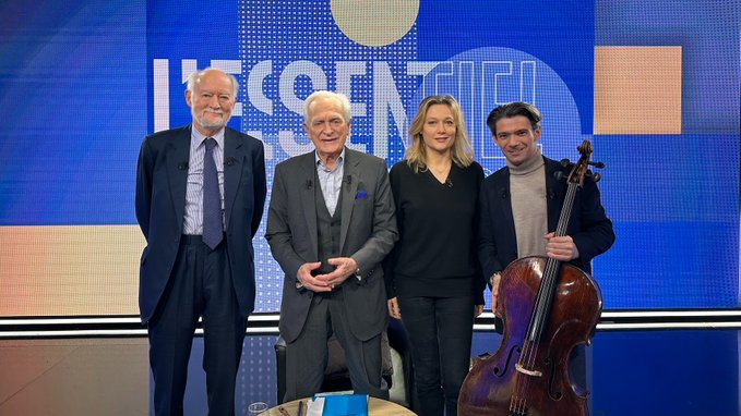 MediasFrance's tweet photo. A 13H sur C8, dans #LECL, les invités seront @cvigneaux, @GautierCapucon & Nicolas Seydoux https://t.co/pUbB3RoX2c