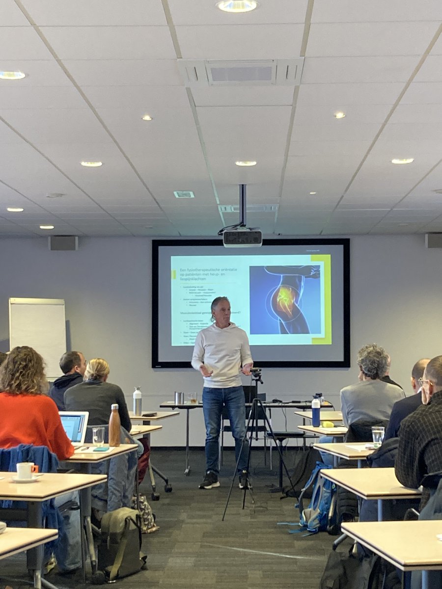 MichaelSchermer's tweet photo. Vandaag @kaapdoorn in Doorn winterse taferelen bij de 1e dag van de #NPi cursus 'Heup- en/of liesklachten: a state of the art' @paramedisch https://t.co/RY6EoKIkuX