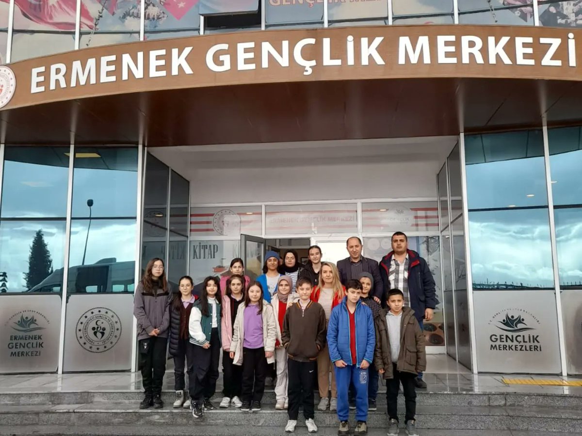Şehit Mehmet Kızılca Ortaokulu öğrencileri merkezimizi ziyarete geldiler.💙 #çayageliyoruz #gsbgençlik