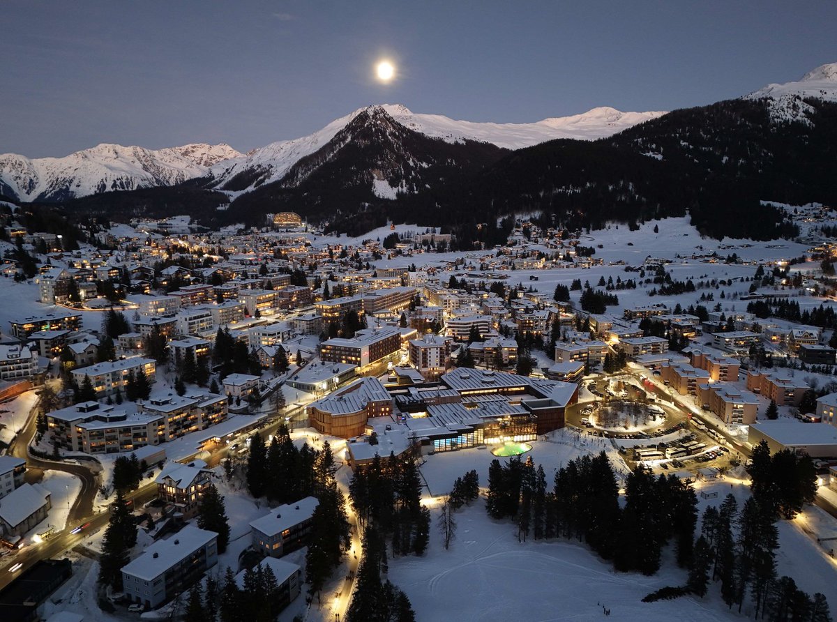 That's a wrap on #WEF24!

Over 200 #YGLs showed how diverse, principled voices are key to rebuilding trust. For 20 years we've nurtured leaders focused on inclusion and accountability. Their insights laid the foundations for collective progress.

#YGL20Years #YGL24