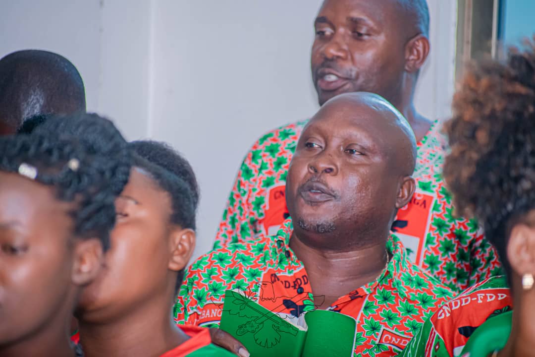 CnddFddNtahan's tweet photo. 🛑 #Burundi : New "Cndd-Fdd Ntahangwa Choir".
✒️The new choir, which has never been seen in @CnddFddNtahan, appeared for the first time in the interfaith prayers of January 18, 2024.
#new_idea https://t.co/m0os4Gyaeh