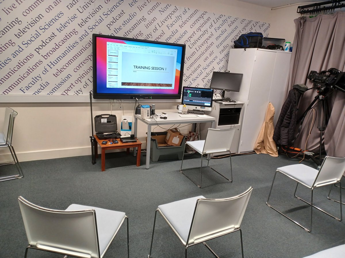 Mediasuitetech's tweet photo. Studio set up today for 3 training sessions for academic. To help booster more innovative ways of teaching and learning
@LivUni @LivUniTechNet #innovative #techteaching #techniciansmakeithappen #busyday #fillmycoffeecupup https://t.co/sF8TVUzUgQ