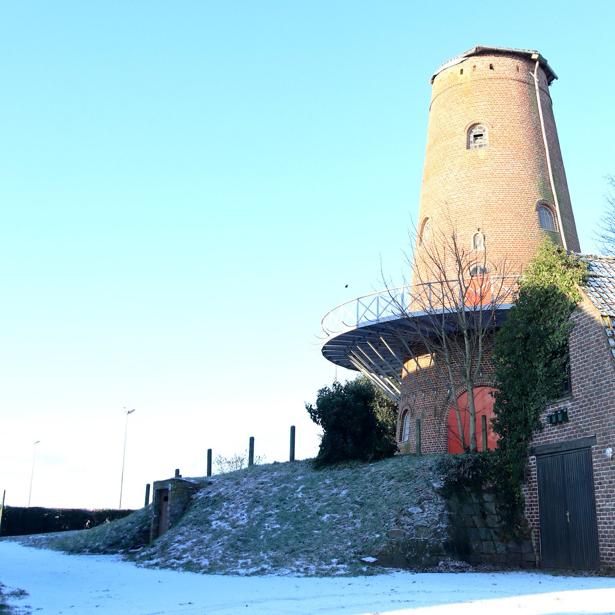 #vrtweer Luc Lambert 10u09 Pittem 0° zonnig wind WNW