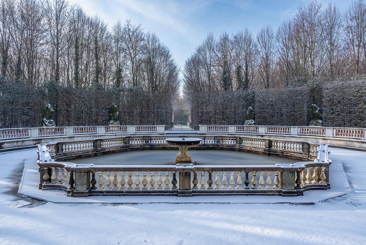 CVersailles's tweet photo. 🇫🇷 Les jardins de Versailles sous la neige
🌍 Gardens of Versailles covered by snow https://t.co/PmTf9WCl6D