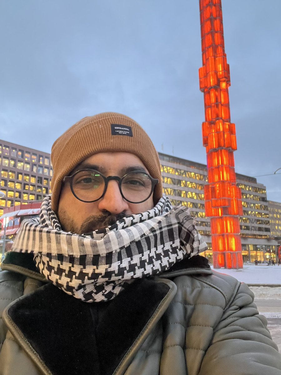 seyfeddino's tweet photo. #İsveç te öyle yazıldığı gibi bir savaş korkusu bir savaş hazırlığı yok herkes yağan karın tadını çıkarıyor ve herkes günlük hayatını yaşamaya çalışıyor öyle medyada İsveçliler hükumete tepkili savaş çıkacak gibi bir durum yok bunlar hep asparagas haberler bizzat burdaydim muhabbet ettim hiç kimsenin bizim bildiklerimizden haberi yok, yani savaş yok savaş çıkacak derdi yok herkes rutin somon balığı yeme derdinde #alpergezeravci #Bitcoin #Sweden