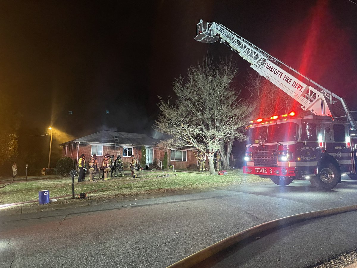#breaking Charlotte Fire has been working to contain an early morning fire in Southeast Charlotte just off East Independence Dr.