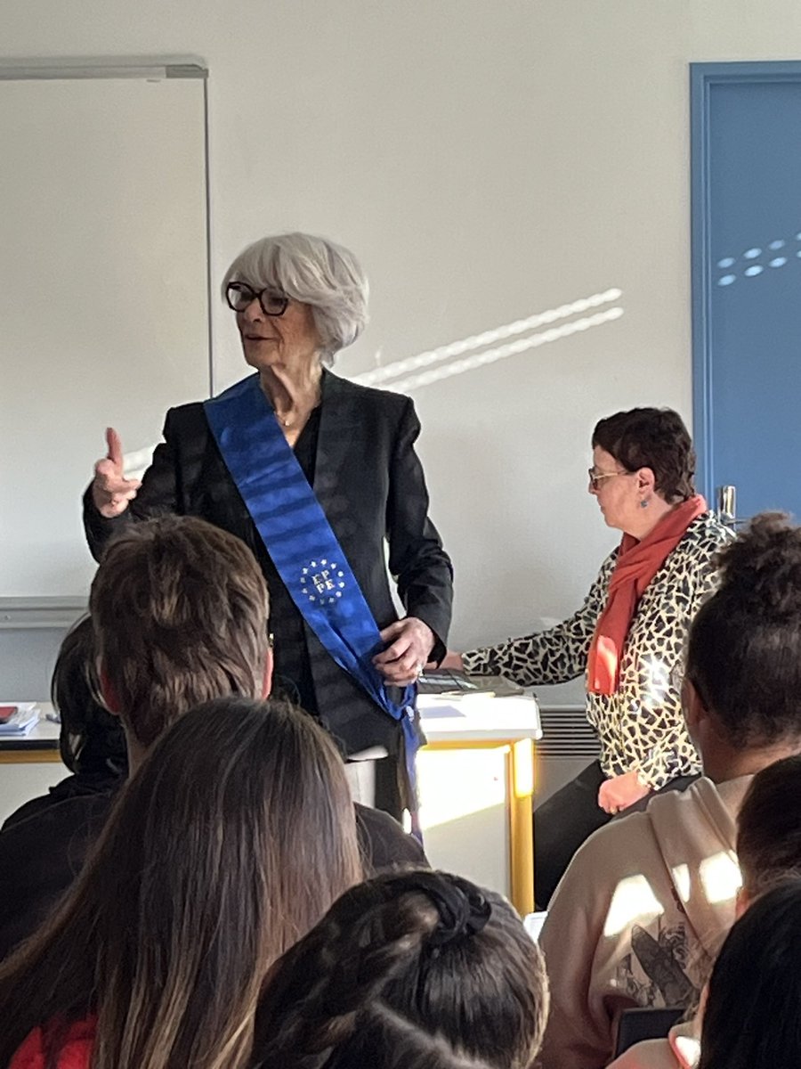 <a href="/emorinchartier/">Morin-Chartier</a> est au <a href="/LouisMerle79/">Collège Louis Merle</a> <a href="/GUERINValrie8/">GUERIN Valérie</a> ce matin pour parler # Europe <a href="/EU_Commission/">European Commission</a> <a href="/PEStrasbourg/">Parlement européen</a> <a href="/Europarl_EN/">European Parliament</a> #experience #transmission #culture #education #citoyennete #democratie