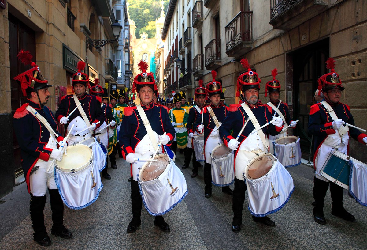 VisitBasqueCtry's tweet image. San Sebastián has got its drums 🥁and barrels ready🎶

At midnight the city throws itself into a 24-hour party🎉

Come and try this unique experience for yourself! 

Sebastian bat bada zeruan...🥁🥁🥁

👉ow.ly/Cbme50QrAnE

#VisitBasqueCountry