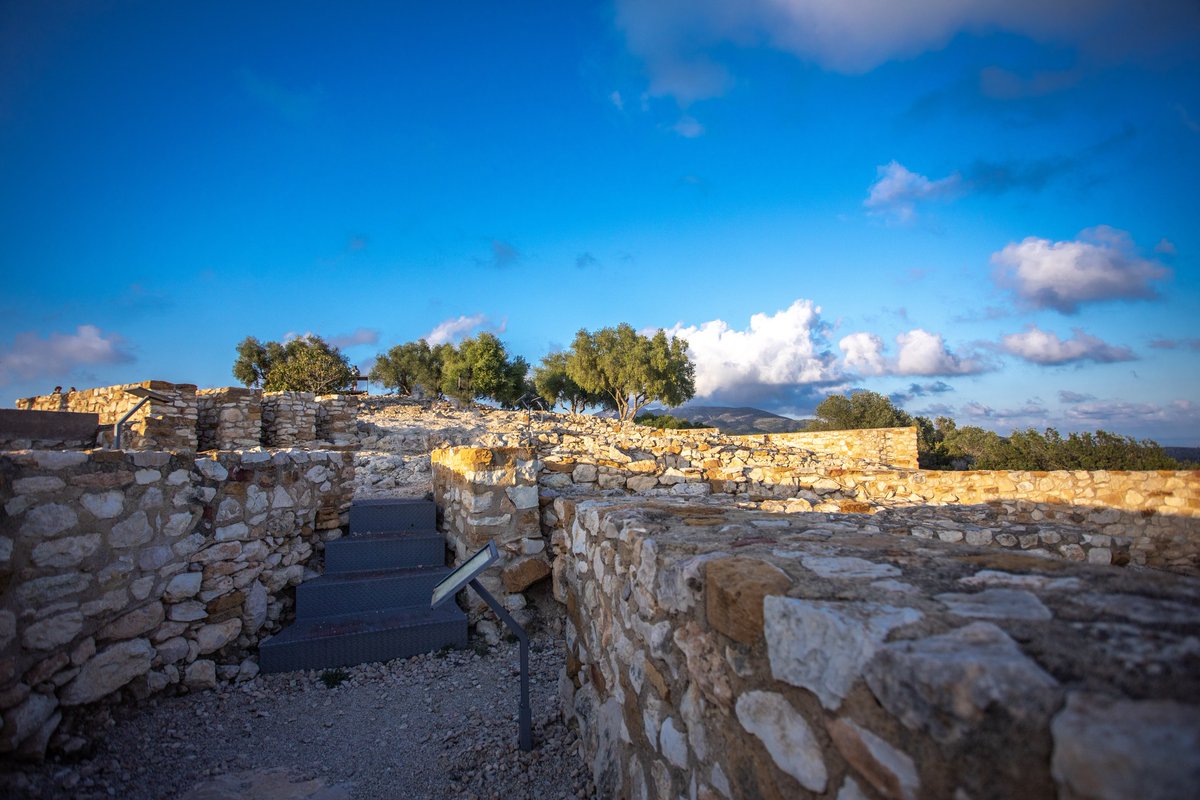 Si t'agrada la història, vine a conèixer les visites guiades al poblat íber de la Moleta del Remei #Alcanar! 👇 📅 Dissabtes i diumenges de gener i febrer. 🎫 Reserva prèvia al telèfon ☎️ 977 737 639 o a l'Oficina de Turisme. @alcanarturisme @terresebretur