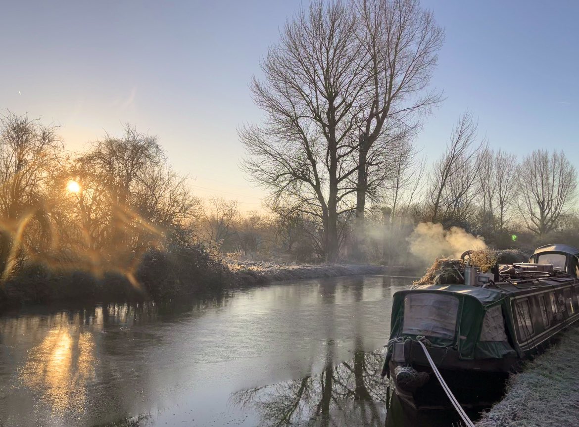 Cold out there today, -5° but managed to get my miles done and the goats were out ☀️🐐🥶 

#Walking #LeaValley #TakingCareOfMe #Cheshunt #Hertfordshire #OldEnglishGoats