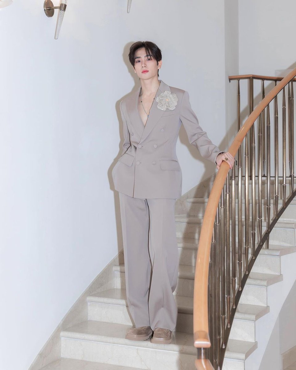 ㅤ⪩⪨   𝐃𝐎𝐋𝐂𝐄&amp;𝐆𝐀𝐁𝐁𝐀𝐍𝐀 reflects the ideal of self-assurance and grace more than any other fashion house.  ♡ ഒ