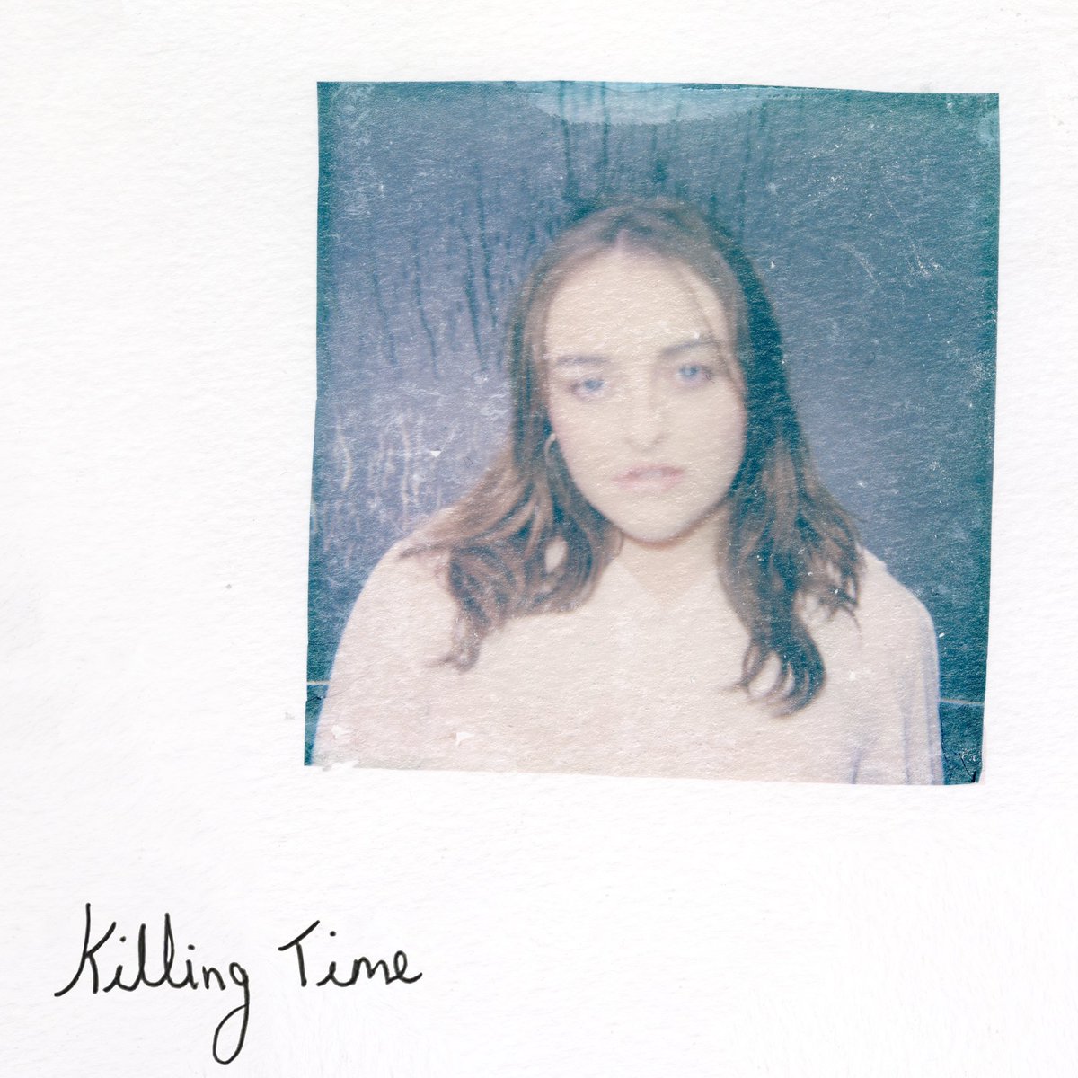 nellmescal_'s tweet image. “killing time” the first song off my DEBUT EP (😭) “can i miss it for a minute” is out now🫀🤗 

killing time is about leaving home and wondering if your old friends cared the same amount or if they were just killing time🤎