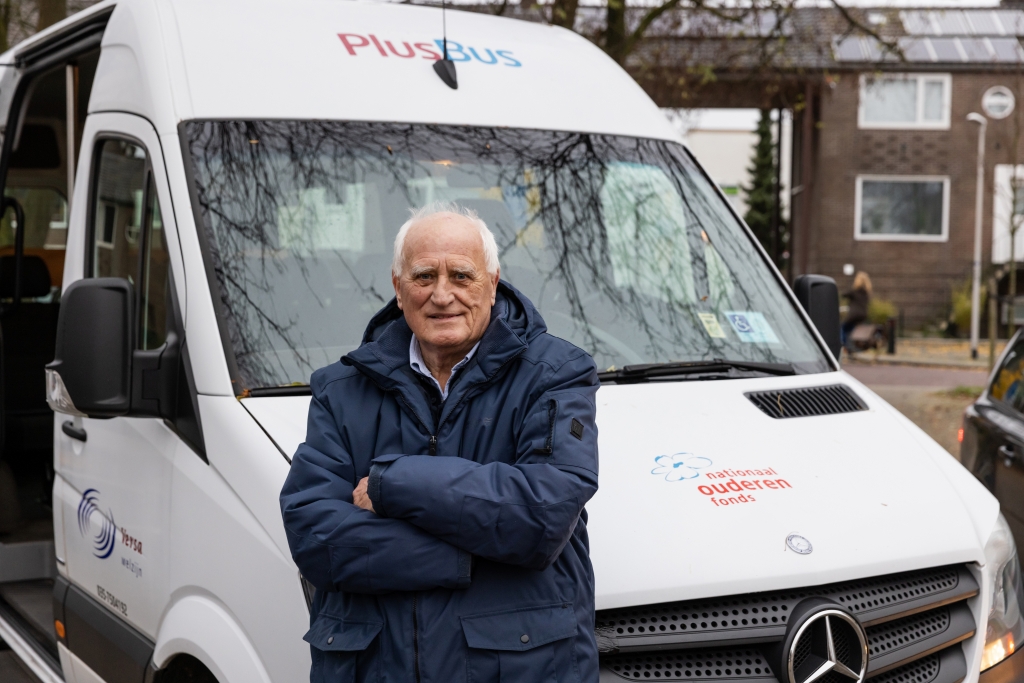 [Extra] Jan Eijer (76) wil stapje terug doen en zoekt nieuwe coördinator voor lokale PlusBus -  naardernieuws.nl/l/331244