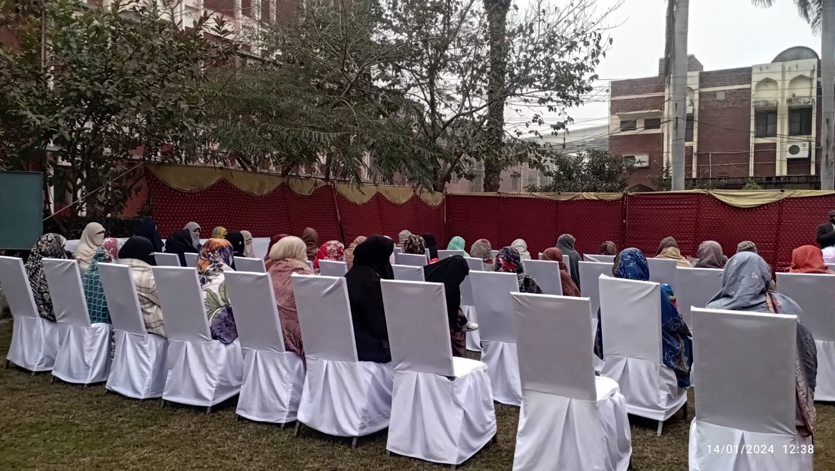 AKFWomenWing's tweet image. &quot;آئیں وطن سنواریں مہم&quot; کے تحت
الخدمت فاؤنڈیشن ویمن ونگ ہیڈ آفس لاہور کی جانب سے ونٹر پیکج تقسیم کیا جس سے غریب خواتین مستفید ہوئیں۔
آئیں مشکل میں گھری انسانیت کا دست و بازو بنیں۔

#Pakistan #help #HelpWithAlkhidmat #AlkhidmatCan #Alkhidmat #Pakistan #woman