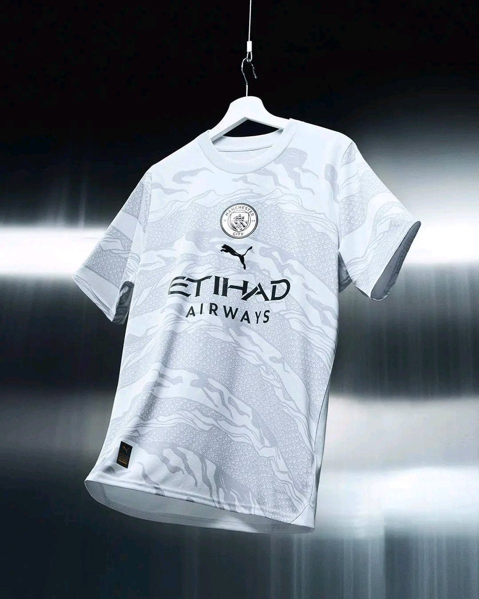 KvasirBets's tweet photo. 🔵✨ Exciting news! Manchester City unveils a special kit to ring in the Chinese New Year! 😍🐉 Pure magnificence! 🤩 I can't get enough of this stunning design. 🌟 #MCFC #ChineseNewYearKit #CityStyle 🔷 https://t.co/ZTL0ZdpIpR
